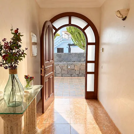 Villa Riptide Luxury Sea Front With A Heated Pool Free *