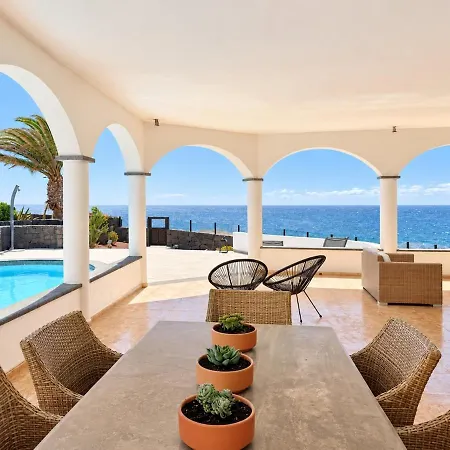 Villa Riptide Luxury Sea Front With A Heated Pool Free Yaiza (Lanzarote)