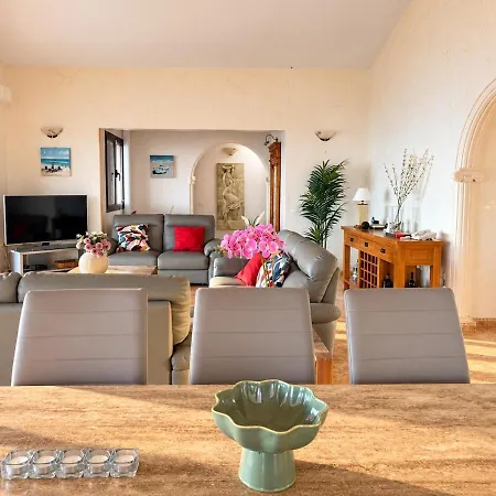 Villa Riptide Luxury Sea Front With A Heated Pool Free *