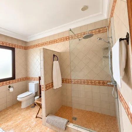 Villa Riptide Luxury Sea Front With A Heated Pool Free *
