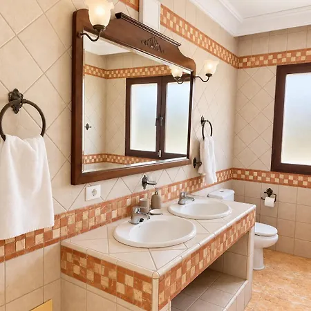 Villa Riptide Luxury Sea Front With A Heated Pool Free