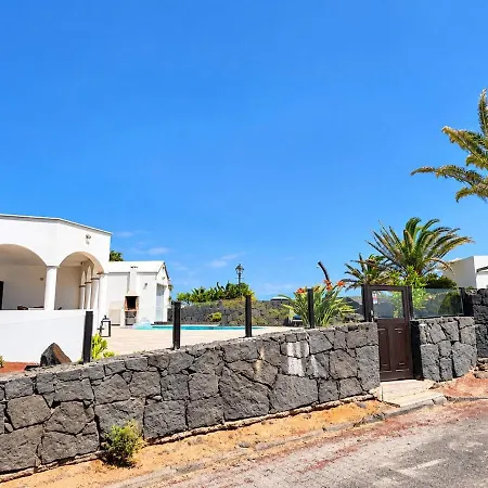 Villa Riptide Luxury Sea Front With A Heated Pool Free